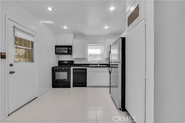 6350 Costello Avenue, Valley Glen CA: https://media.crmls.org/medias/fc4cc086-39a1-488e-b6dc-daaf94c0f13b.jpg