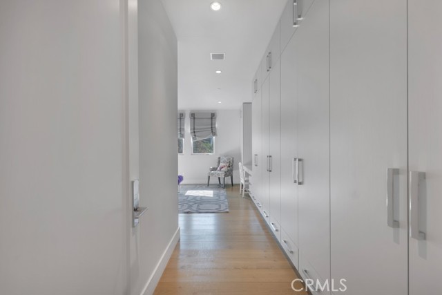 Detail Gallery Image 49 of 75 For 17950 Rancho St, Encino,  CA 91316 - 5 Beds | 6 Baths