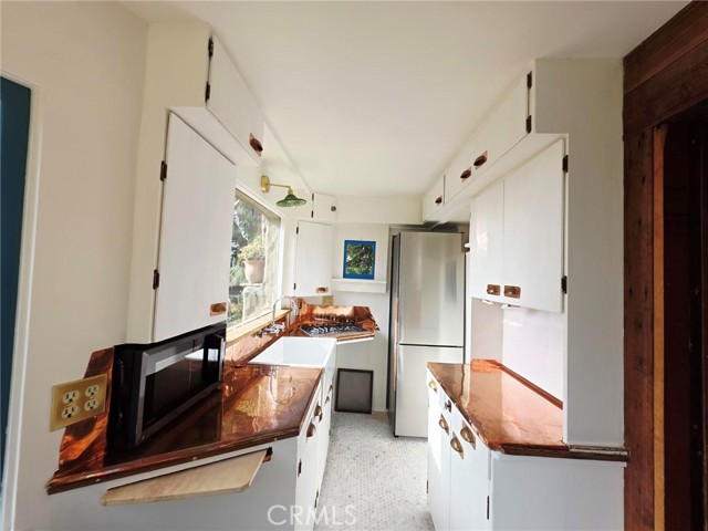 1403 Avon Park, Los Angeles CA: https://media.crmls.org/medias/fc4d3db2-67d5-407d-9c2d-4d0c6f87dc84.jpg