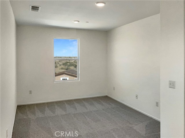 Detail Gallery Image 3 of 19 For 15722 Wyburn Ln, Victorville,  CA 92394 - 4 Beds | 2/1 Baths