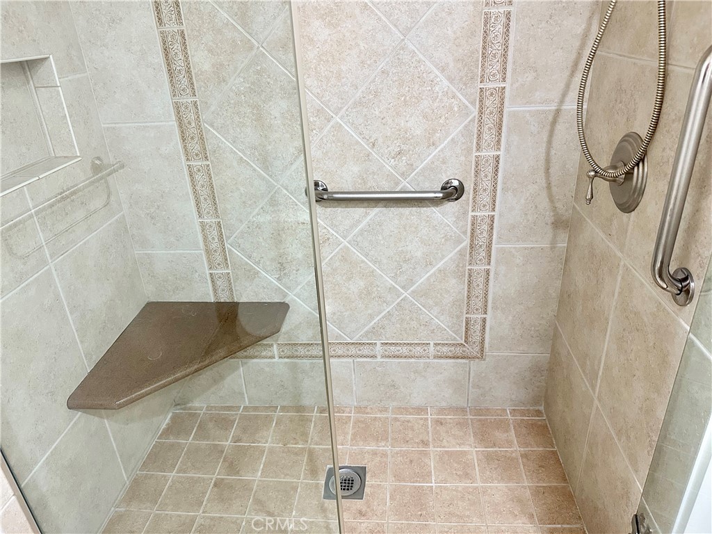 https://media.crmls.org/medias/fc4e2634-2c80-4b86-9244-4e17b3cdcc11.jpg?preset=X-Large