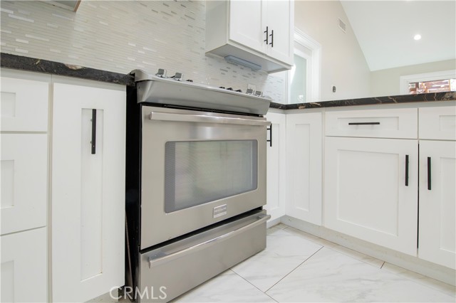 Detail Gallery Image 26 of 57 For 7447 Enfield, Reseda,  CA 91335 - 3 Beds | 2 Baths