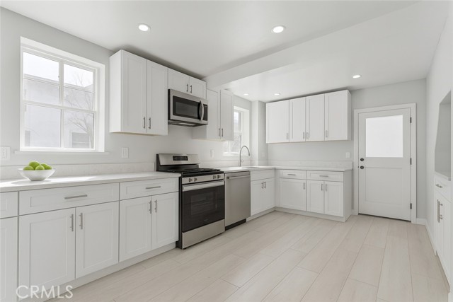 Detail Gallery Image 4 of 34 For 2042 Rome, Los Angeles,  CA 90065 - 3 Beds | 2/1 Baths