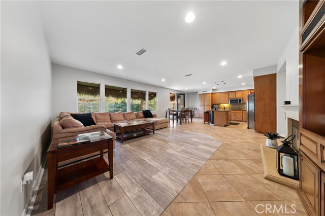 27126 Coral Bells Way, Murrieta CA: https://media.crmls.org/medias/fc500a04-e6a5-40c6-a7bd-5a65b7331812.jpg