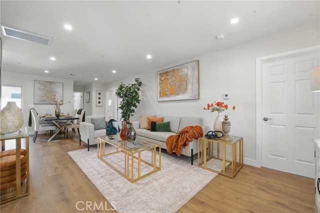 8142 Vantage Avenue, North Hollywood CA: https://media.crmls.org/medias/fc50d2c5-a16c-4203-9093-8ef0bf6732ef.jpg