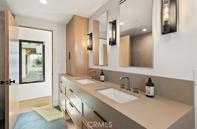 Image 31 of 48 For 1717 Irvine Avenue