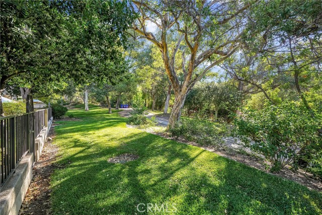 Detail Gallery Image 20 of 28 For 11326 Old Ranch Cir, Chatsworth,  CA 91311 - 3 Beds | 2/1 Baths