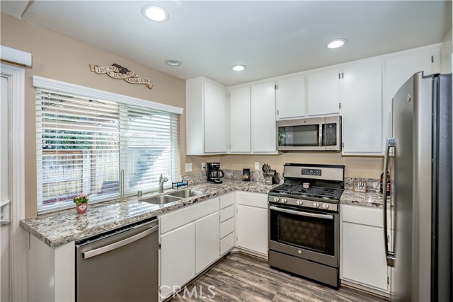 Detail Gallery Image 8 of 22 For 25688 Neblina Ct, Valencia,  CA 91355 - 2 Beds | 2 Baths