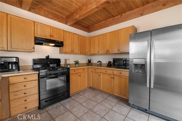 Detail Gallery Image 12 of 28 For 871 Spruce Ln, Big Bear City,  CA 92314 - 2 Beds | 2 Baths