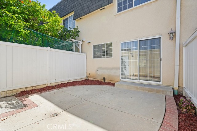 19211 Haynes Street, Reseda CA: https://media.crmls.org/medias/fc53af6f-f6a9-49c4-af89-bcb3db26b6cd.jpg