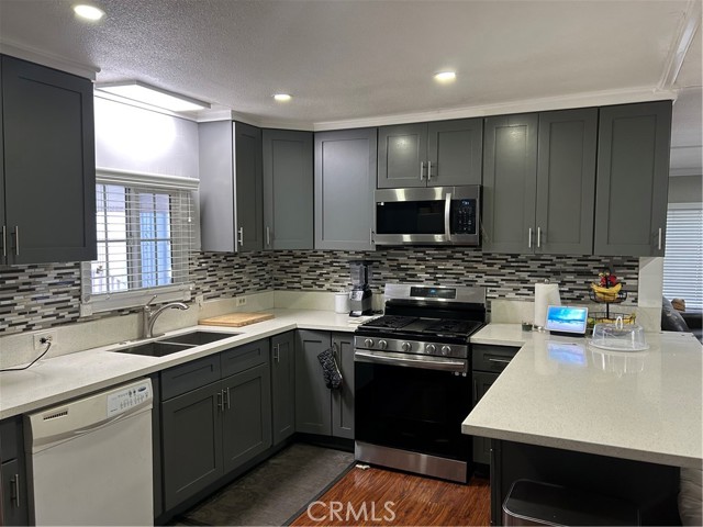 Detail Gallery Image 8 of 24 For 16600 Orange Ave #48,  Paramount,  CA 90723 - 3 Beds | 2 Baths