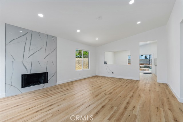 Detail Gallery Image 4 of 32 For 1157 Fallbrook Dr, Corona,  CA 92878 - 4 Beds | 2 Baths