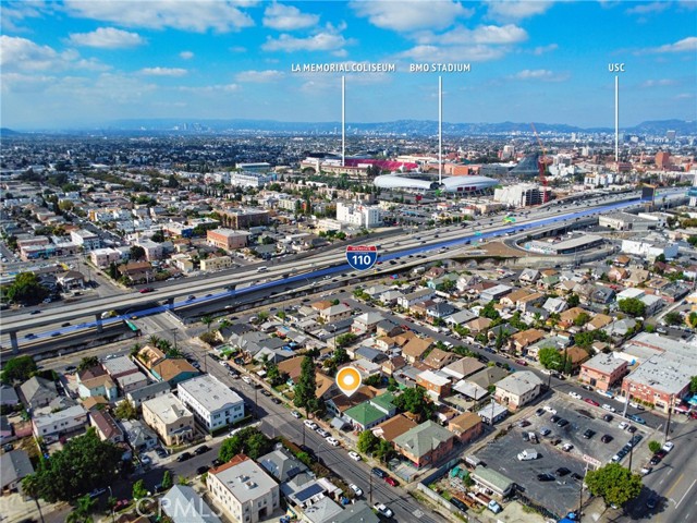 341 W 42nd St, Los Angeles CA: https://media.crmls.org/medias/fc565305-20f8-4068-a177-f77a0db27e7c.jpg