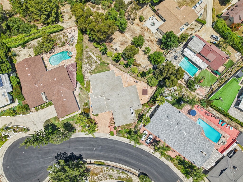 https://media.crmls.org/medias/fc567ceb-431d-4362-9a4a-285c2e647307.jpg?preset=X-Large