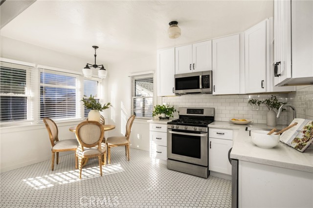 373 Gladys Avenue photo 15