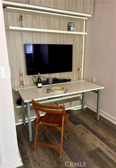 800 E Ocean Boulevard, Long Beach CA: https://media.crmls.org/medias/fc586ff7-41f4-44a1-b3dc-f3c6f68ffa6c.jpg