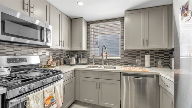 Detail Gallery Image 16 of 39 For 26971 Flo Ln, #153,  Canyon Country,  CA 91351 - 2 Beds | 2 Baths