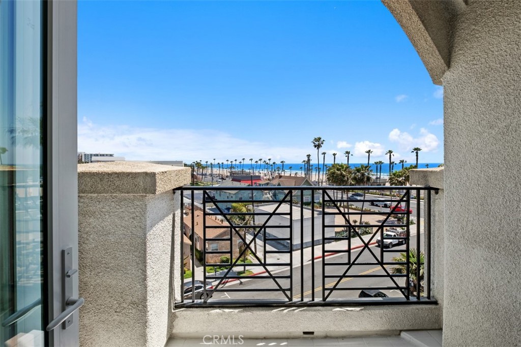 200 Pacific Coast Highway #301