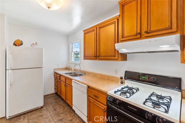 205 Huntington Street, Huntington Beach CA: https://media.crmls.org/medias/fc58f345-d145-4b56-a48e-975ab4679861.jpg