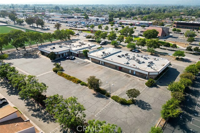 320 W Foothill Blvd, Upland CA: https://media.crmls.org/medias/fc5990a5-0f64-4ced-9984-79d0711b604c.jpg