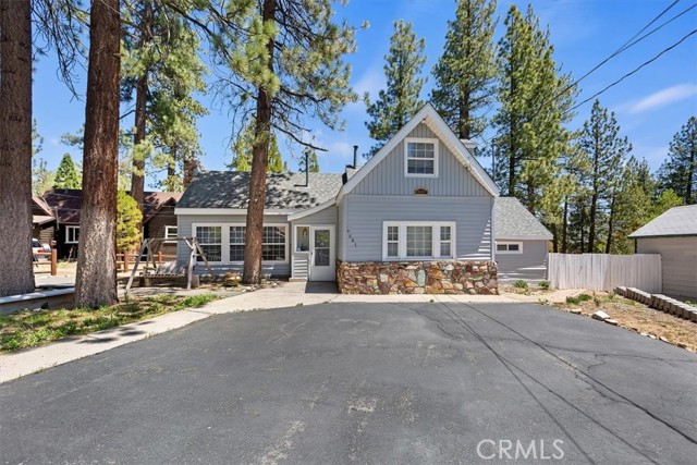 Detail Gallery Image 29 of 30 For 681 Chipmunk Ln, Big Bear Lake,  CA 92315 - 5 Beds | 3 Baths