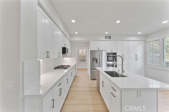 23 Belfort, Newport Coast CA: https://media.crmls.org/medias/fc5a7b29-96f5-4758-bf0e-ccbda5e4fc92.jpg