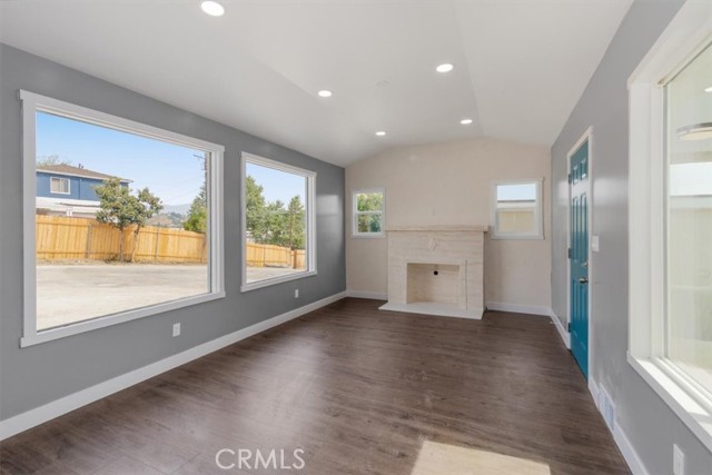 Detail Gallery Image 6 of 65 For 1521 N Bonnie Beach, Los Angeles,  CA 90063 - 5 Beds | 2/1 Baths