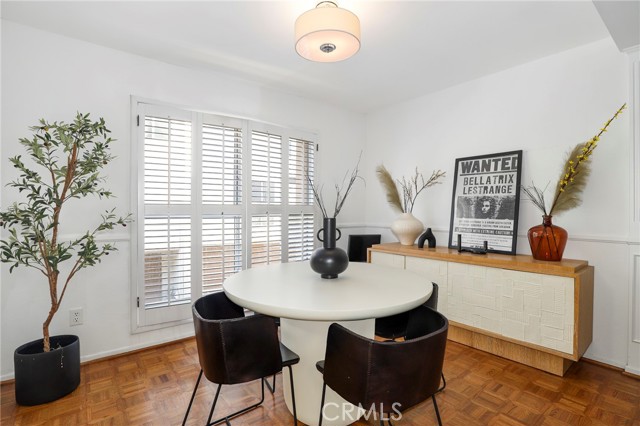 Detail Gallery Image 6 of 25 For 5327 Coldwater Canyon Ave #D,  Sherman Oaks,  CA 91401 - 2 Beds | 2/1 Baths