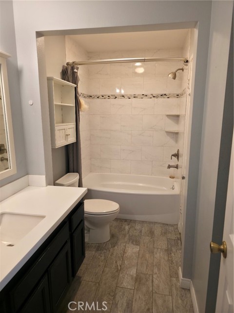 Detail Gallery Image 19 of 36 For 4558 Willis #114,  Sherman Oaks,  CA 91403 - 2 Beds | 2 Baths