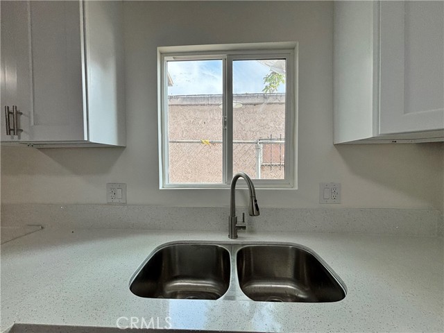 Detail Gallery Image 15 of 31 For 1705 E 111th Pl, Los Angeles,  CA 90059 - 3 Beds | 2 Baths