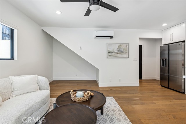 6521 Homewood Avenue, Los Angeles CA: https://media.crmls.org/medias/fc5d9274-9ae6-49be-86e4-7b63738d351e.jpg