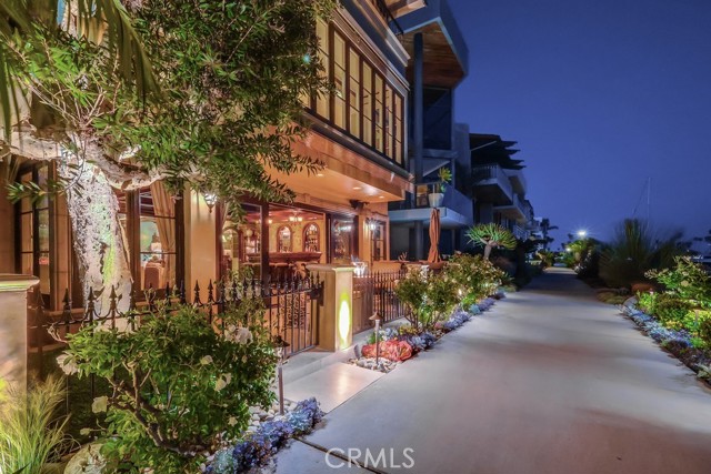 6048 Lido Lane, Long Beach CA: https://media.crmls.org/medias/fc5da59f-ea93-41b1-bac3-b922e62c305a.jpg