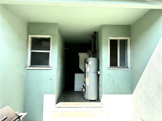 1824 North Hollywood Way photo 6
