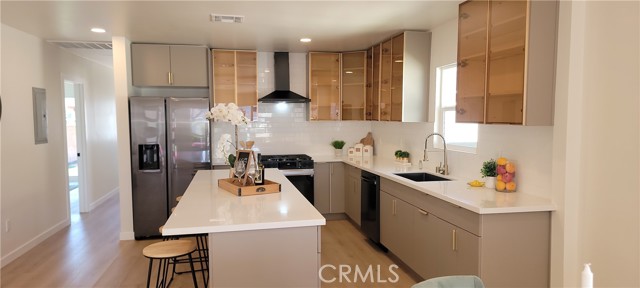 Detail Gallery Image 8 of 40 For 12035 Ramona, Hawthorne,  CA 90250 - 3 Beds | 3 Baths