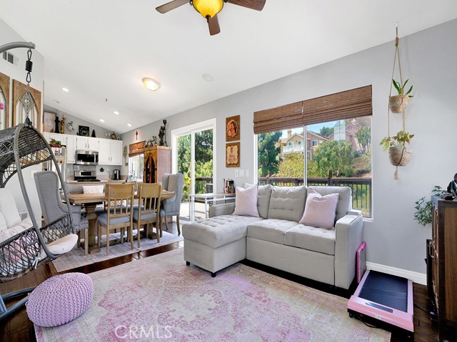 Detail Gallery Image 9 of 38 For 15 Dusty Trl, Trabuco Canyon,  CA 92679 - 3 Beds | 2/1 Baths