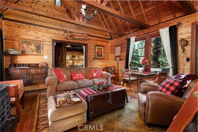 Detail Gallery Image 12 of 31 For 529 West Victoria Ct, Lake Arrowhead,  CA 92352 - 2 Beds | 1 Baths