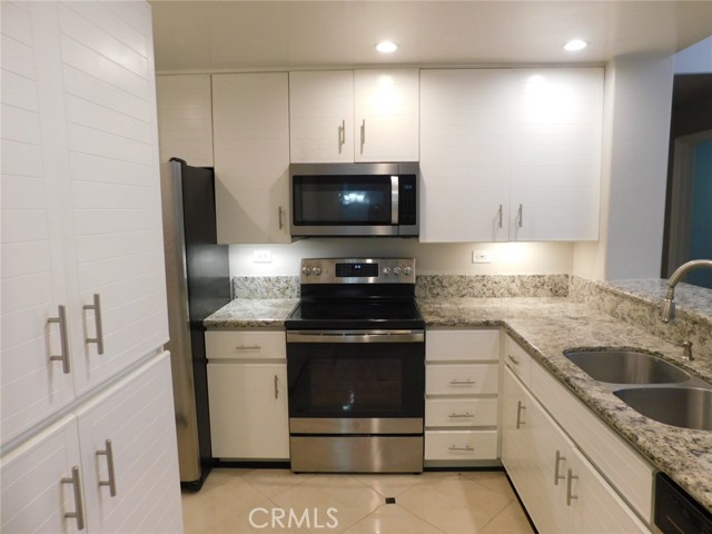 2253 Martin, Irvine CA: https://media.crmls.org/medias/fc5f0551-639f-4747-941b-94de13bafc68.jpg