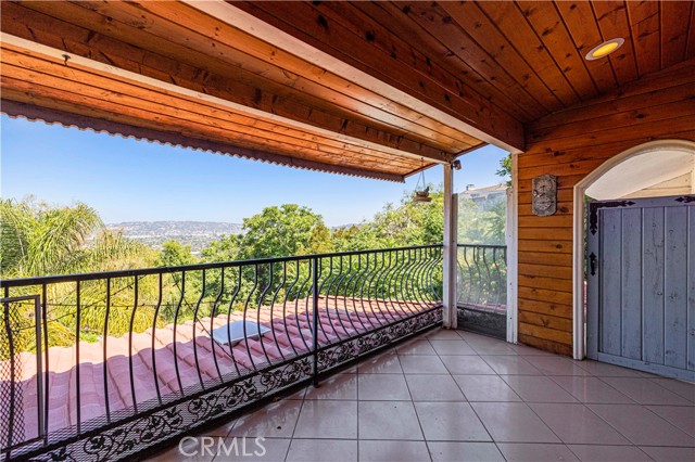 3916 Carnavon Way, Los Angeles CA: https://media.crmls.org/medias/fc5f4aa8-6df1-42c1-93fb-1a753118e7a9.jpg