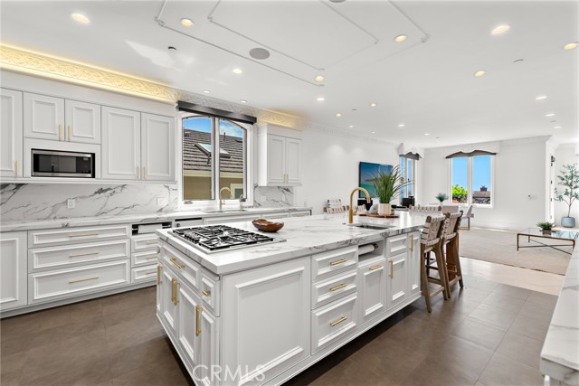 Detail Gallery Image 21 of 75 For 530 Kings Rd, Newport Beach,  CA 92663 - 5 Beds | 4/3 Baths