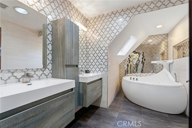 Detail Gallery Image 20 of 44 For 5836 Winnetka Ave, Woodland Hills,  CA 91367 - 4 Beds | 3 Baths