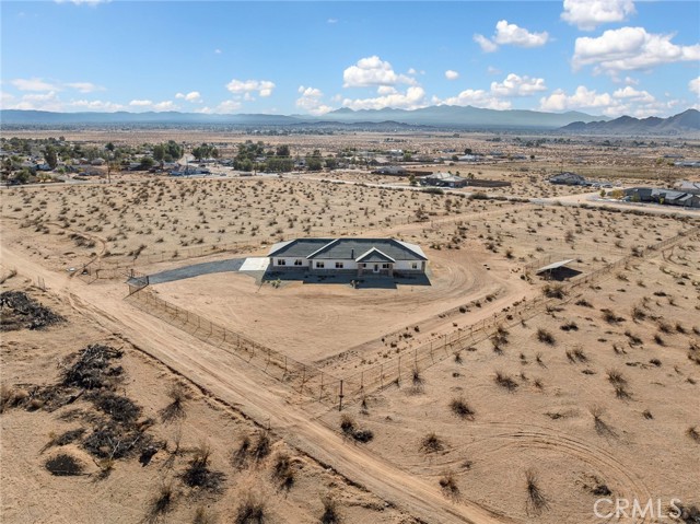 16944 Pauhaska Road, Apple Valley CA: https://media.crmls.org/medias/fc612eb1-ef29-4a12-8c5a-bc2f58bd5437.jpg