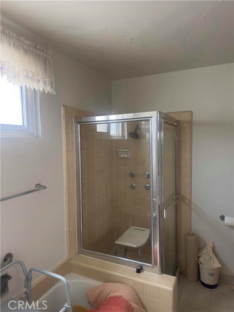 Detail Gallery Image 6 of 9 For 3749 Lockland Dr #B,  Los Angeles,  CA 90008 - 1 Beds | 1 Baths