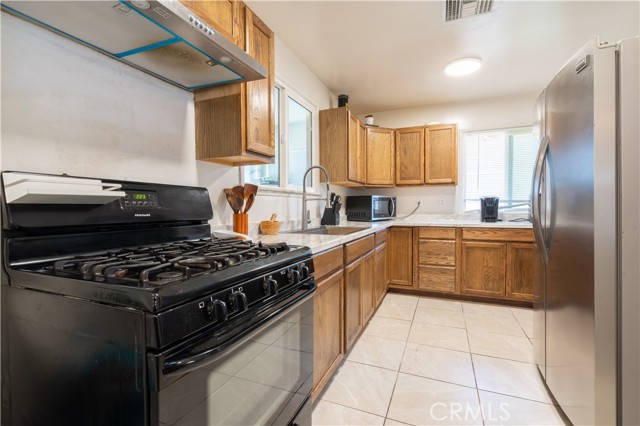 Detail Gallery Image 11 of 21 For 10909 Balboa Bld, Granada Hills,  CA 91344 - 3 Beds | 2 Baths