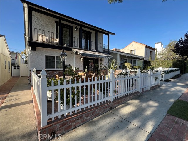 Detail Gallery Image 2 of 15 For 505 & 505 .5 Acacia Ave, Corona Del Mar,  CA 92625 - 6 Beds | 4/2 Baths