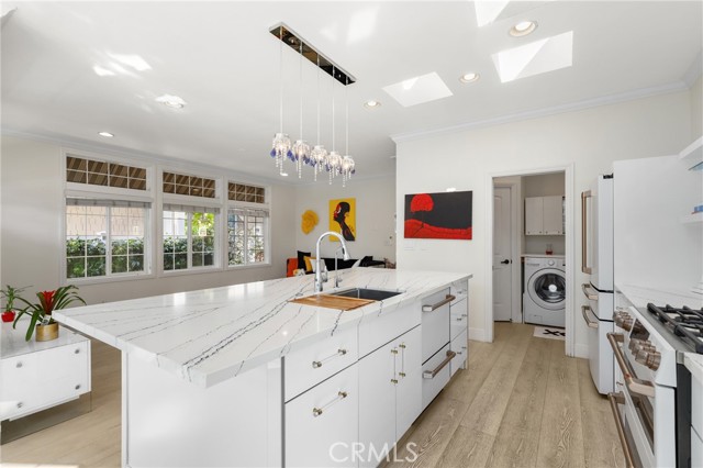 Detail Gallery Image 10 of 42 For 252 Mayflower Dr, Newport Beach,  CA 92660 - 2 Beds | 2 Baths