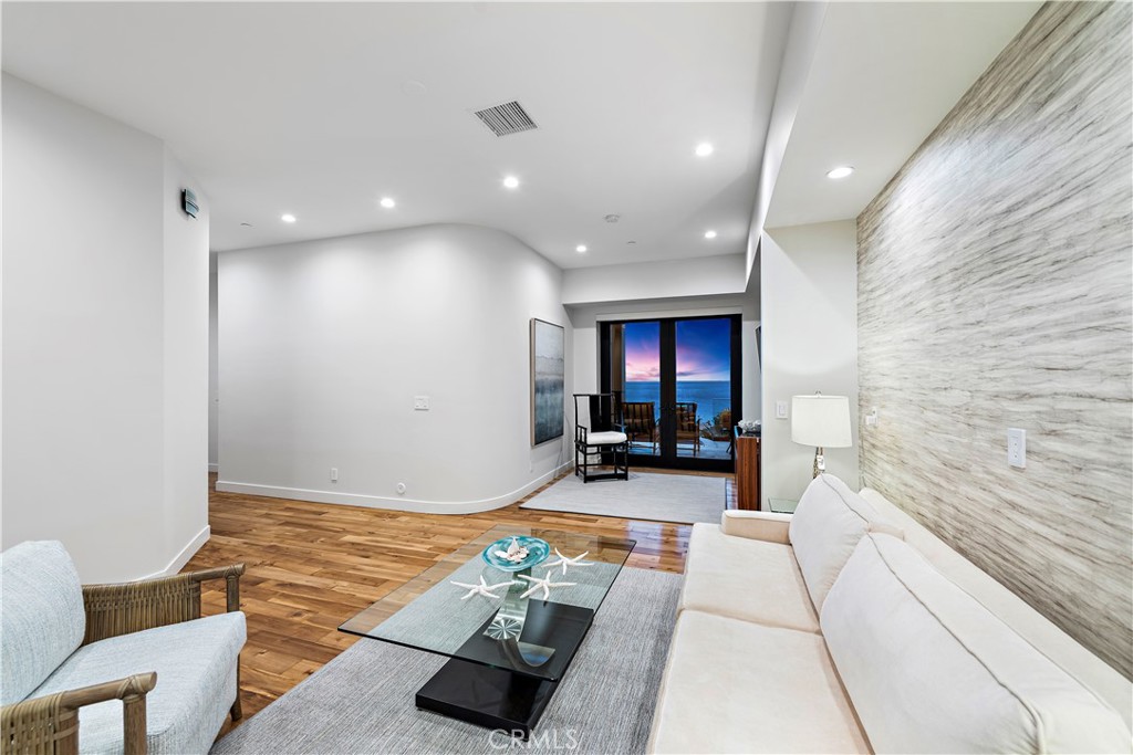 Fc63dde1 Cfe0 40fc B97a 39f69870dd40