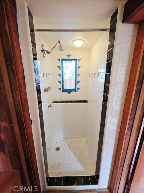 1403 Avon Park, Los Angeles CA: https://media.crmls.org/medias/fc64a1cc-31e7-4c9a-8dd9-6c6faa64ed17.jpg