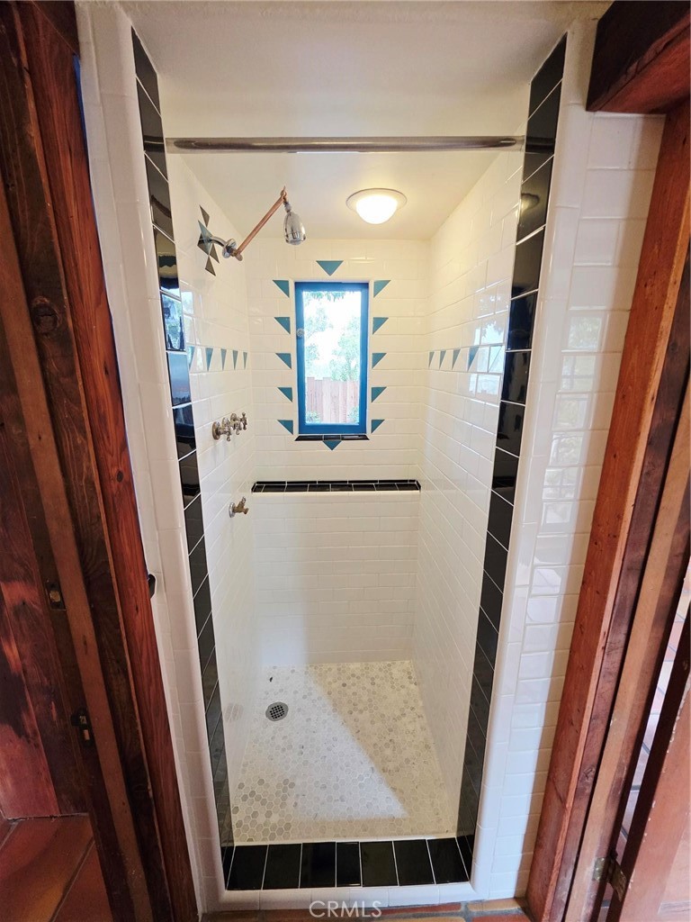 https://media.crmls.org/medias/fc64a1cc-31e7-4c9a-8dd9-6c6faa64ed17.jpg?preset=X-Large