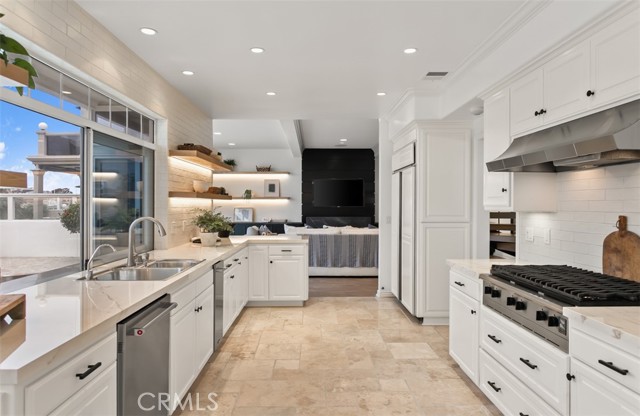 16201 Santa Barbara Lane, Huntington Beach CA: https://media.crmls.org/medias/fc66e1a0-bfe8-4a14-a84d-16af80186d60.jpg