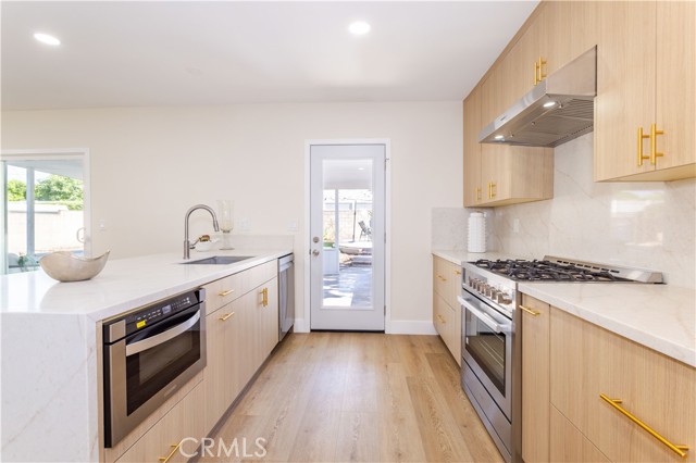 20611 Devonshire Street, Chatsworth CA: https://media.crmls.org/medias/fc678666-d484-4207-9ba0-5867f01c2c5e.jpg